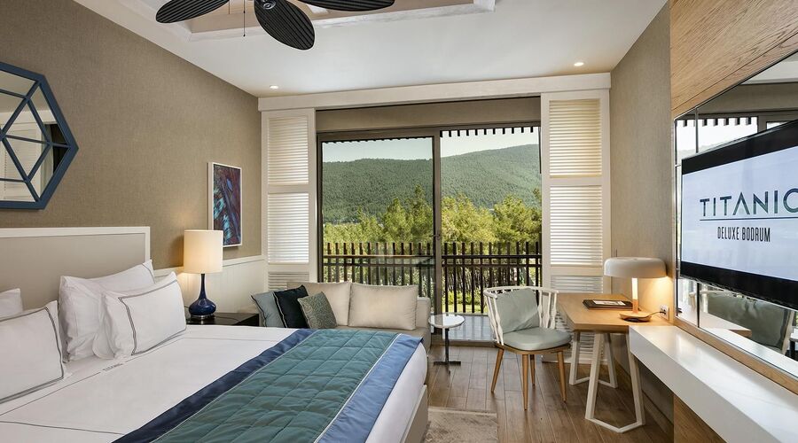 Titanic Luxury Collection Bodrum  5*