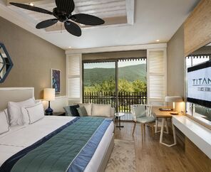 Titanic Luxury Collection Bodrum  5*