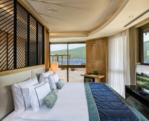 Titanic Luxury Collection Bodrum  5*