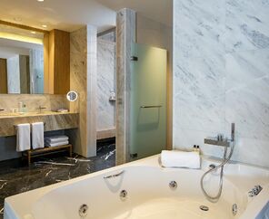 Titanic Luxury Collection Bodrum  5*