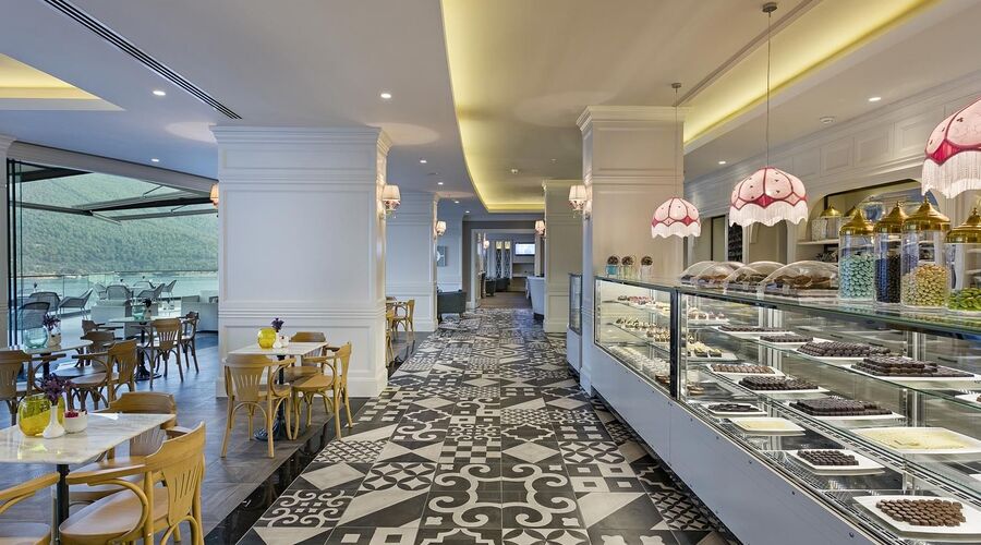 Titanic Luxury Collection Bodrum  5*