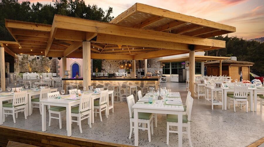 Titanic Luxury Collection Bodrum  5*