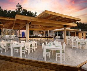 Titanic Luxury Collection Bodrum  5*