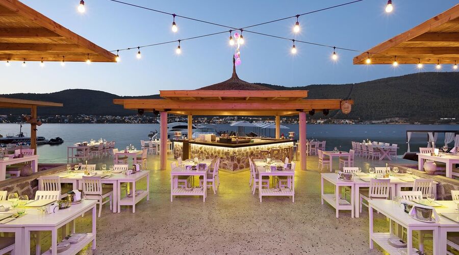 Titanic Luxury Collection Bodrum  5*