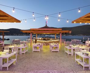 Titanic Luxury Collection Bodrum  5*