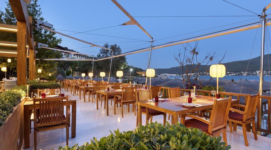 Titanic Luxury Collection Bodrum  5*