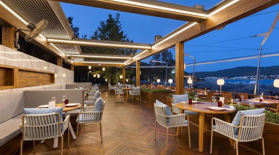 Titanic Luxury Collection Bodrum  5*