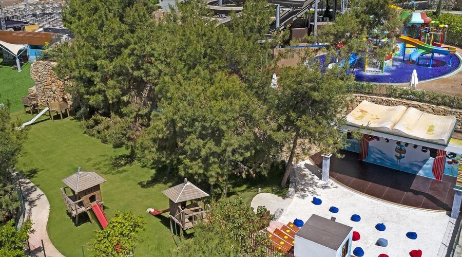 Titanic Luxury Collection Bodrum  5*