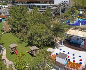 Titanic Luxury Collection Bodrum  5*