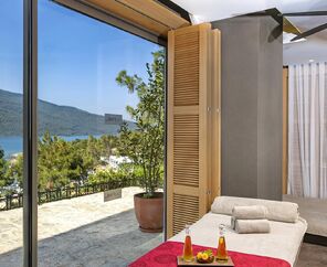Titanic Luxury Collection Bodrum  5*