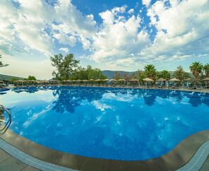 Bodrum Holiday Resort & Spa  5*