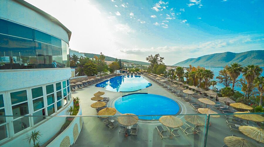 Bodrum Holiday Resort & Spa  5*