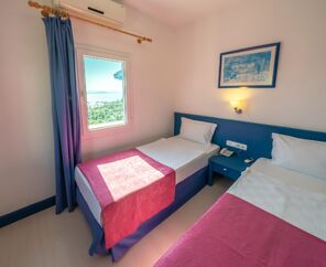 Bodrum Holiday Resort & Spa  5*