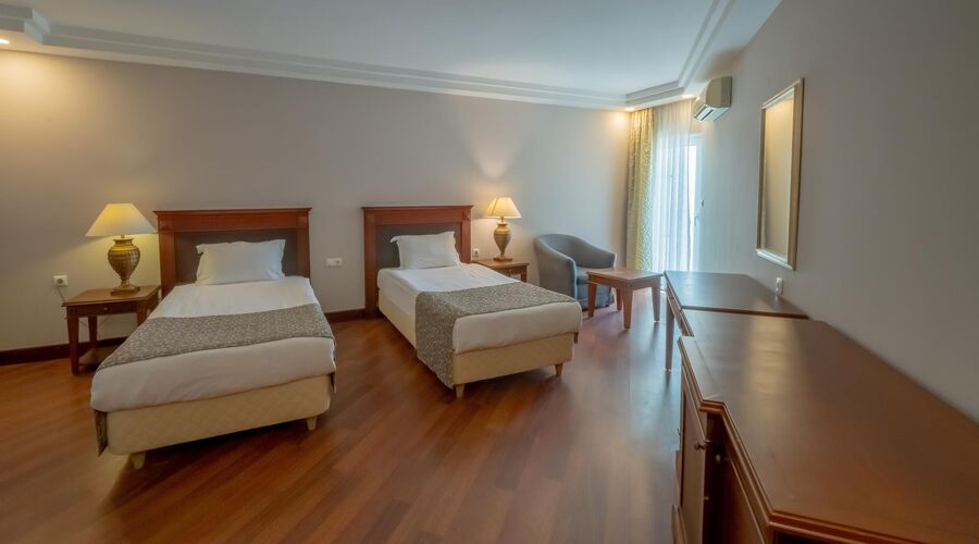 Bodrum Holiday Resort & Spa  5*