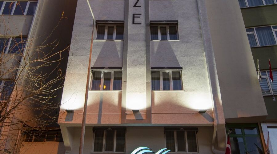 The Breeze Hotel  3*