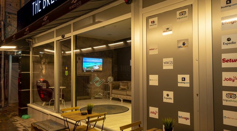 The Breeze Hotel  3*