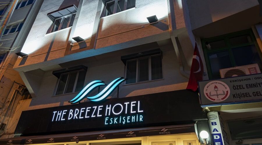The Breeze Hotel  3*