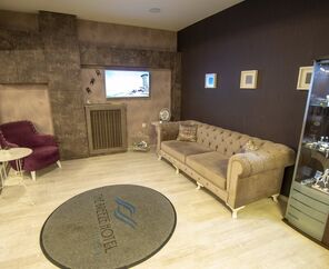 The Breeze Hotel  3*
