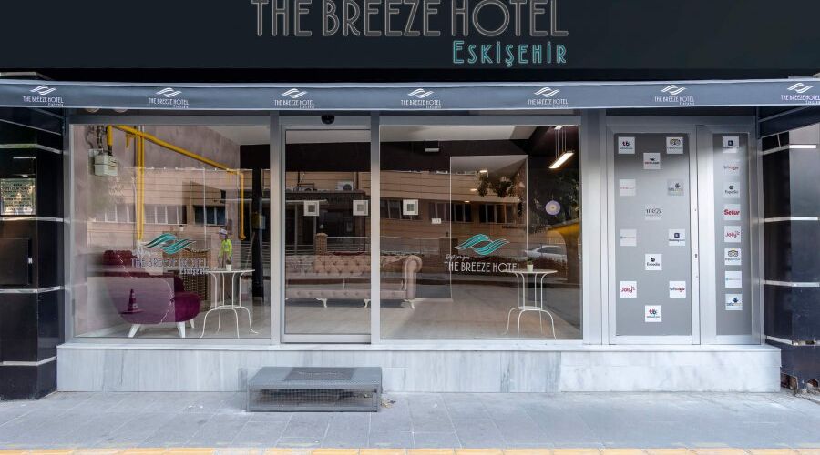 The Breeze Hotel  3*