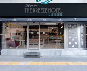 The Breeze Hotel  3*