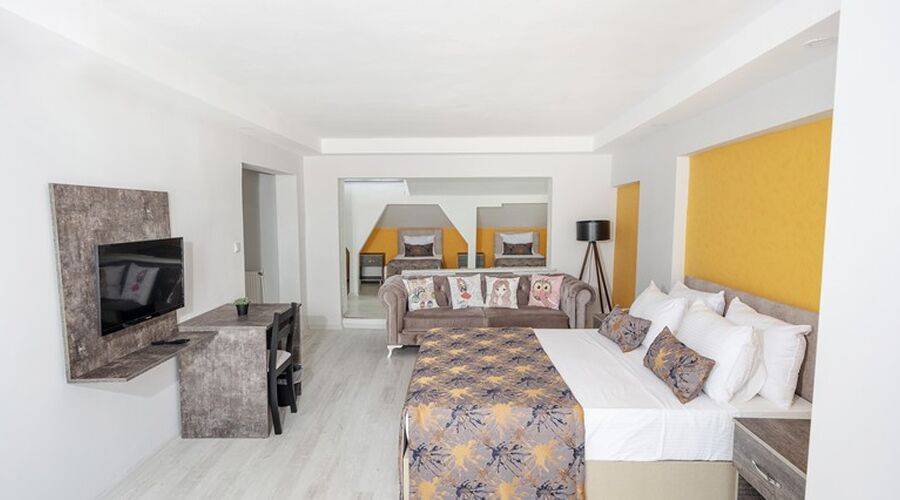 The Breeze Hotel  3*