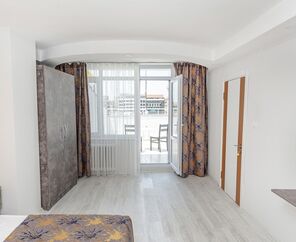 The Breeze Hotel  3*