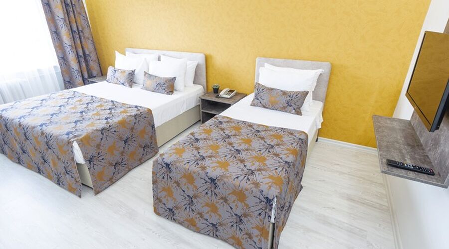 The Breeze Hotel  3*