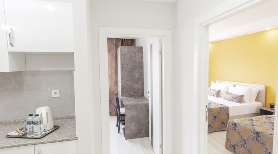 The Breeze Hotel  3*