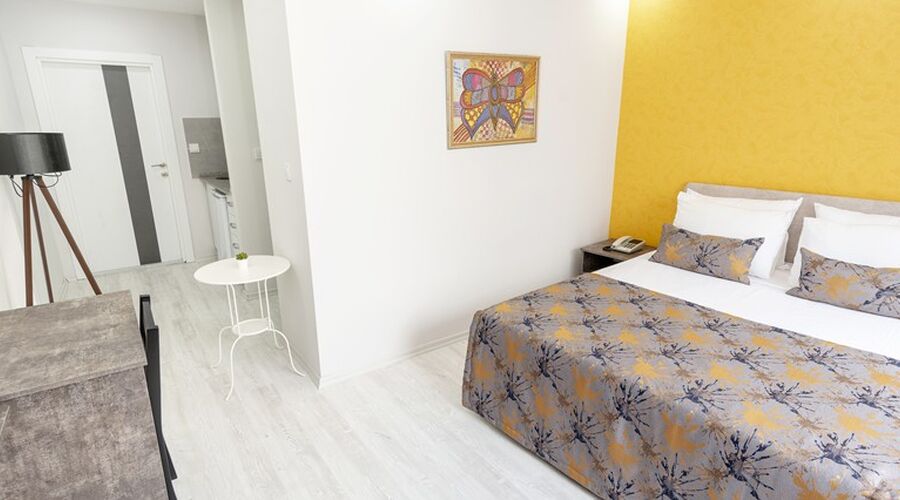 The Breeze Hotel  3*