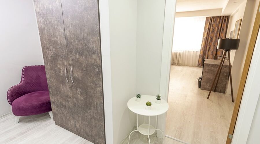The Breeze Hotel  3*