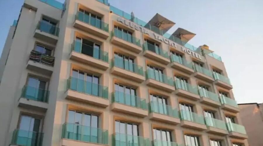 Alesta Yacht Hotel 4*