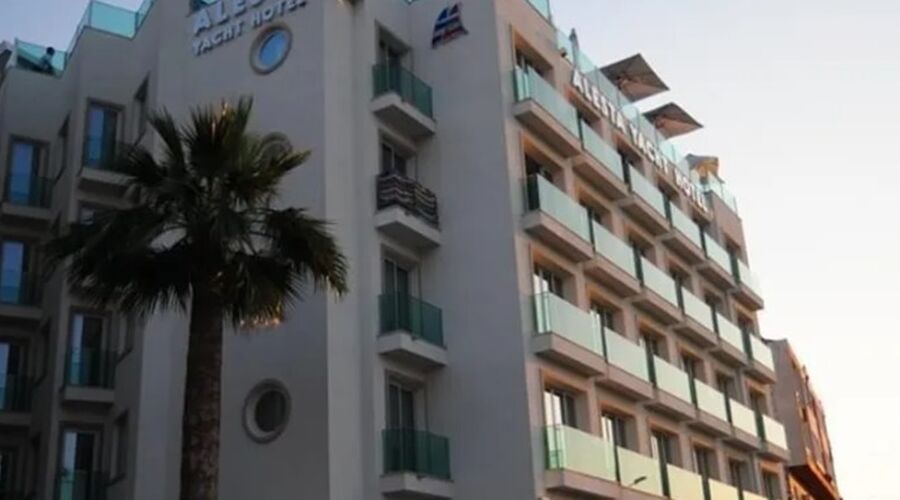 Alesta Yacht Hotel 4*