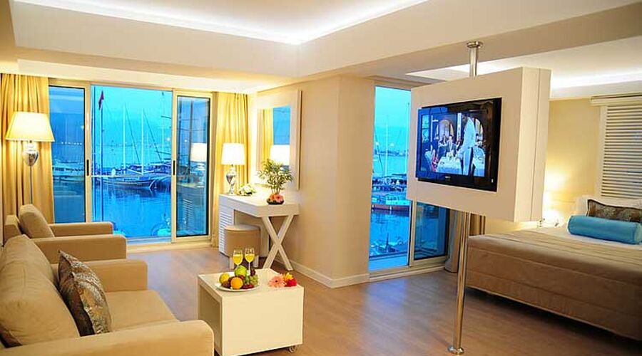 Alesta Yacht Hotel 4*