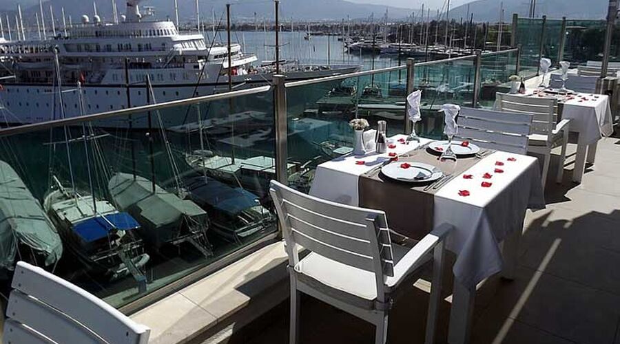 Alesta Yacht Hotel 4*