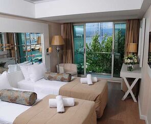 Alesta Yacht Hotel 4*