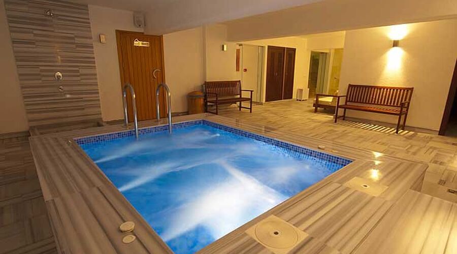 Alesta Yacht Hotel 4*