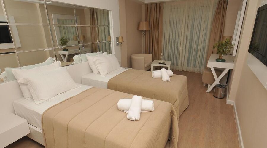 Alesta Yacht Hotel 4*