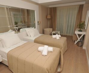 Alesta Yacht Hotel 4*