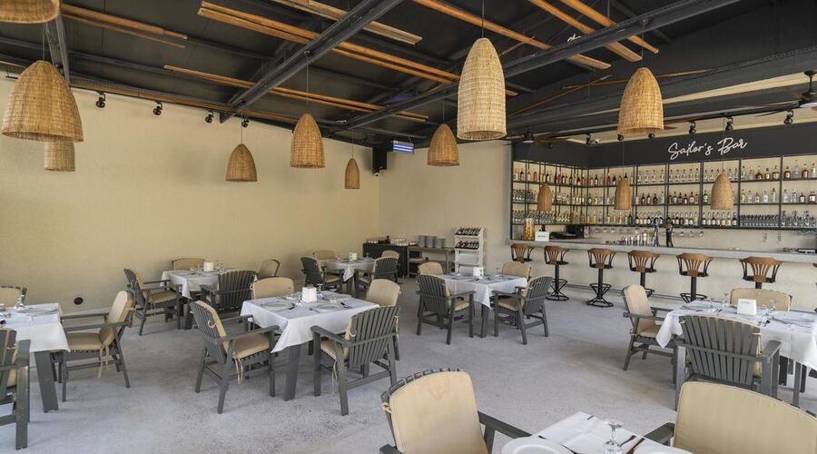 Alesta Yacht Hotel 4*
