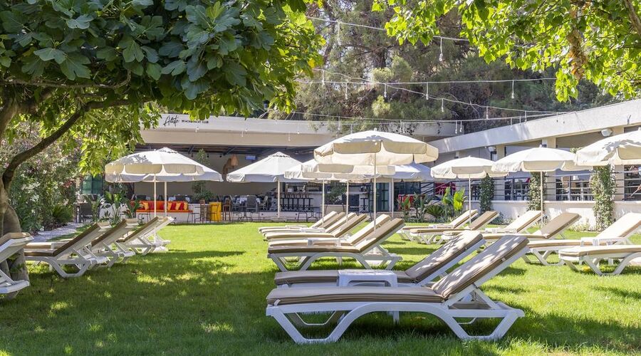 Alesta Yacht Hotel 4*