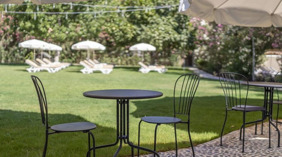 Alesta Yacht Hotel 4*