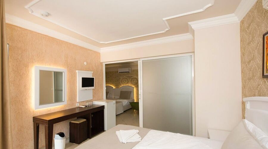 Nicholas Park Hotel  3*