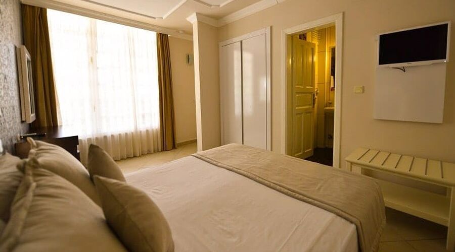 Nicholas Park Hotel  3*