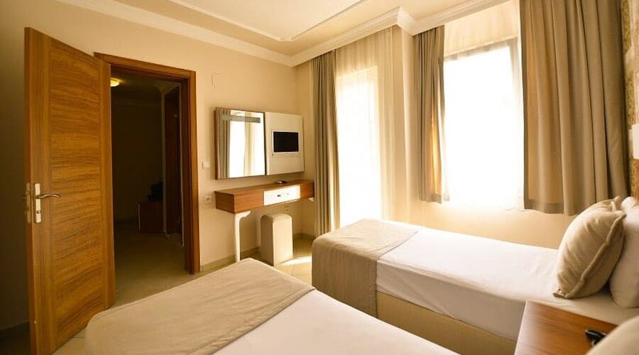 Nicholas Park Hotel  3*