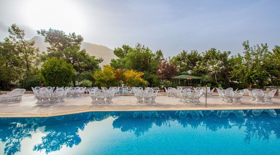 Nicholas Park Hotel  3*