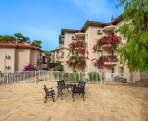 Nicholas Park Hotel  3*