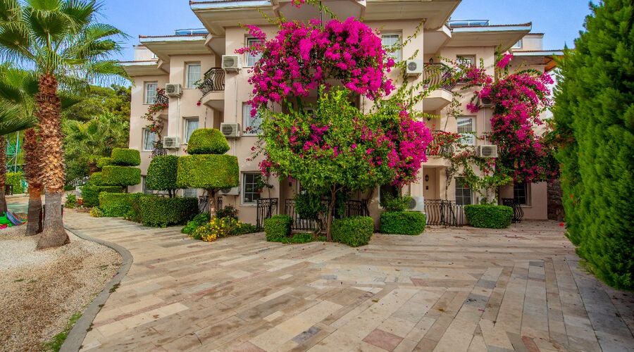 Nicholas Park Hotel  3*
