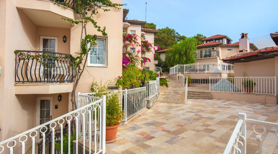 Nicholas Park Hotel  3*
