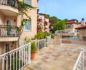 Nicholas Park Hotel  3*
