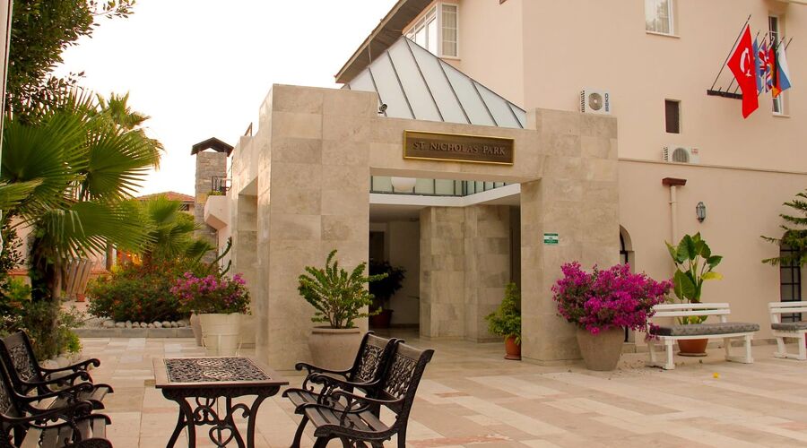 Nicholas Park Hotel  3*